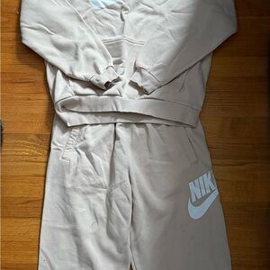 Beige Nike Sweatset